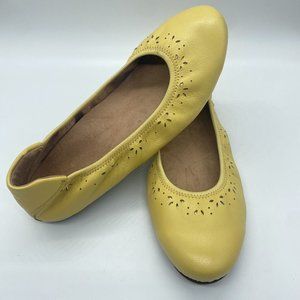 VIONIC Women’s Size 10 Wide Geneva Leather Perforated Flats Buttercup Yellow